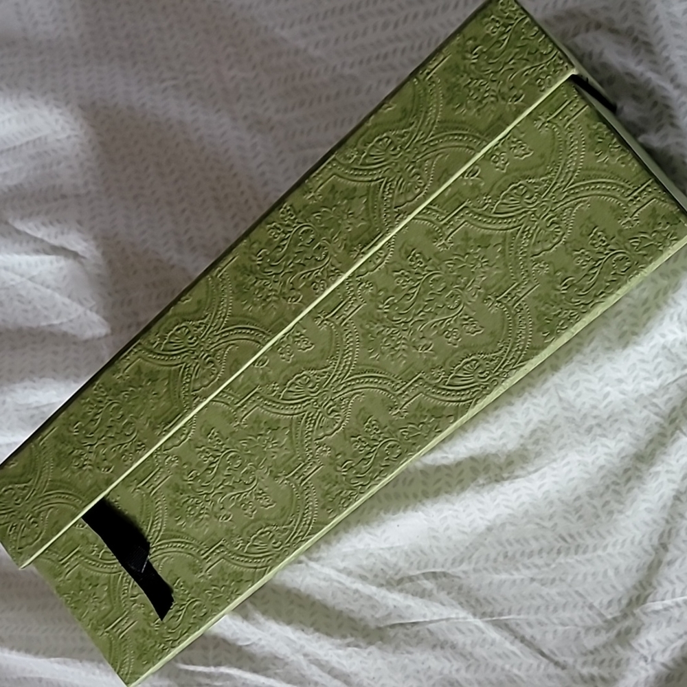 Gucci Shoe Box - Empty - Picture 2 of 3